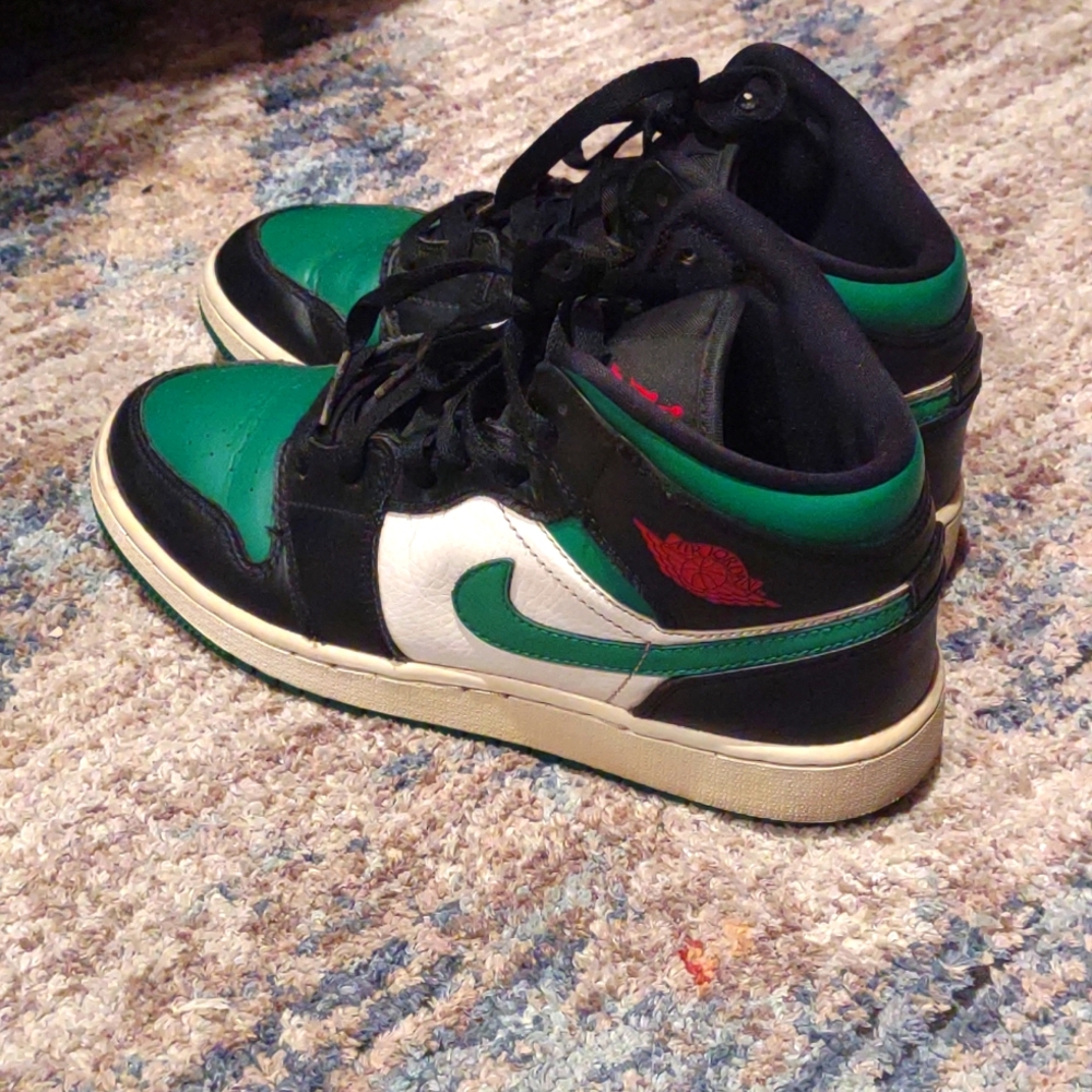 Air Jordan 1 Mid Pine Green kid's size 5Y